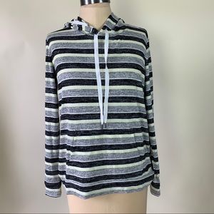 Medium Market & Spruce lightweight sweater hooded pullover.